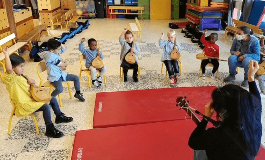 Cours de mandoline à l'école Edouard Vaillant © DR