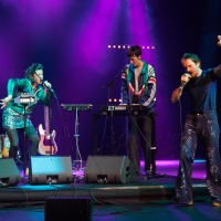 Concert du trio Baskets Paillette - basse, drum pad, clavier, voix, sampler